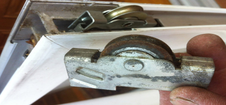 screen door roller repair in Iowa