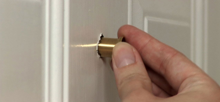 peephole door repair in Putnam
